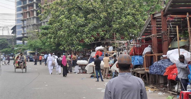 উচ্ছেদ অভিযানের খবরে মিরপুর-১০ ফুটপাতের দোকান উধাও