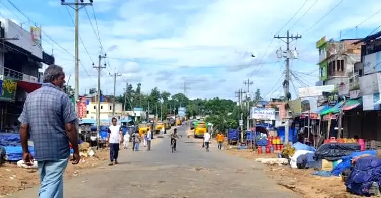 ফটিকছড়িতে চলছে ৪৮ ঘণ্টার হরতাল, দুর্ভোগে যাত্রী-শ্রমিক ও ব্যবসায়ীরা