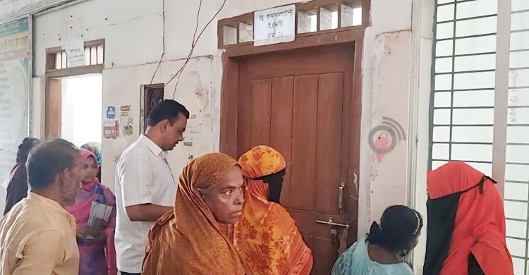 চিকিৎসকরা আসেন তাদের ইচ্ছামতো