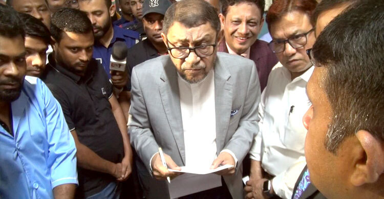 নারায়ণগঞ্জে হাসপাতাল পরিদর্শনে চরম ক্ষুব্ধ স্বাস্থ্যমন্ত্রী