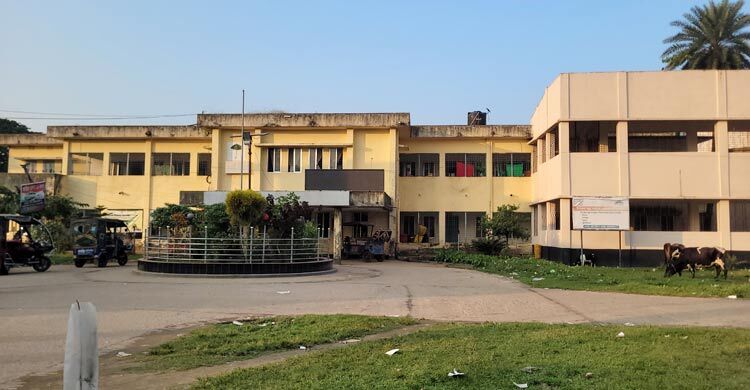 ‘ডাক্তার হঠাৎ এলেও, দালাল আসে নিয়মিত’