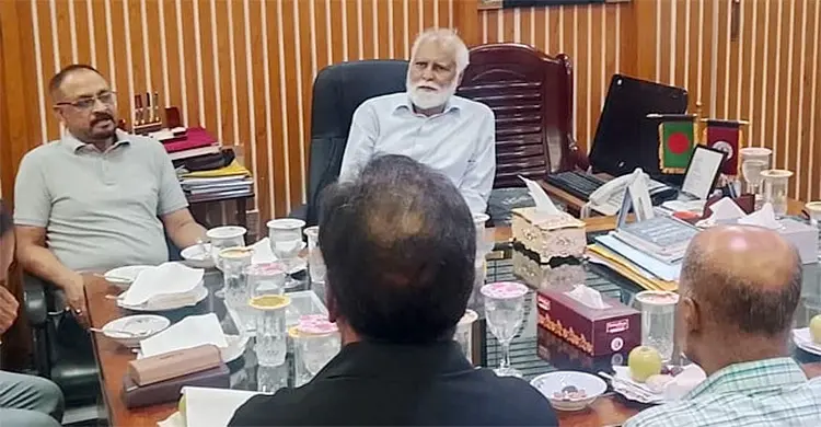 পরিদর্শনে এসে প্রতিমন্ত্রীর রুদ্ধদ্বার বৈঠক, নতুন করে তদন্ত কমিটি