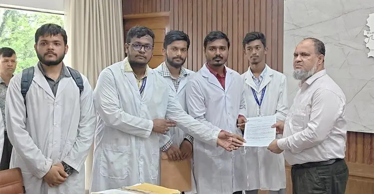 সুনামগঞ্জে হাসপাতাল চালুর দাবিতে স্বাস্থ্যমন্ত্রীর কাছে স্মারকলিপি