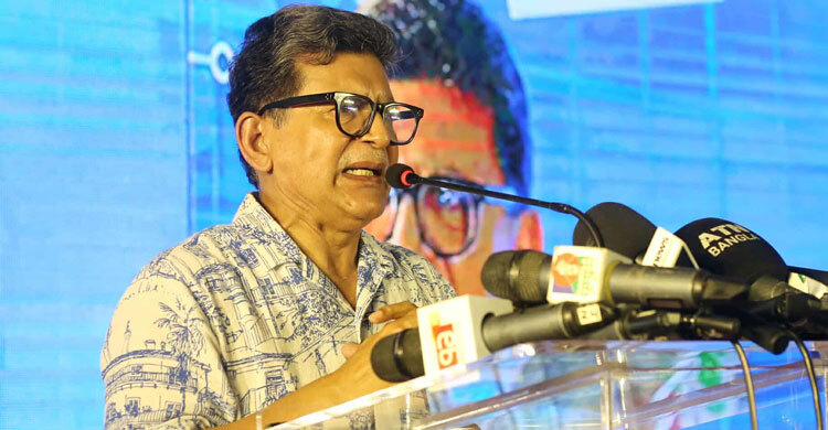 দেশকে এগিয়ে নিতে একটা ন্যাশনাল মুড দরকার: হোসেন জিল্লুর