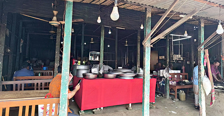 এক হোটেলে দুই দিনে সারাবছরের বিক্রি