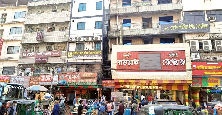 তারেক রহমানের দেশে ফেরা, ঢাকার হোটেলে সিট মেলা দায়