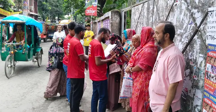 পরীক্ষার হলে সন্তান, বাইরে অপেক্ষায় অভিভাবকের করণীয়