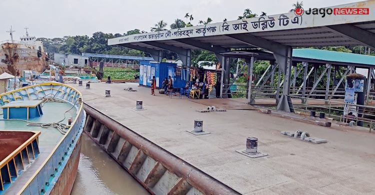 হুলারহাট লঞ্চঘাটে নেই ব্যস্ততা, বন্ধ শতাধিক প্রতিষ্ঠান