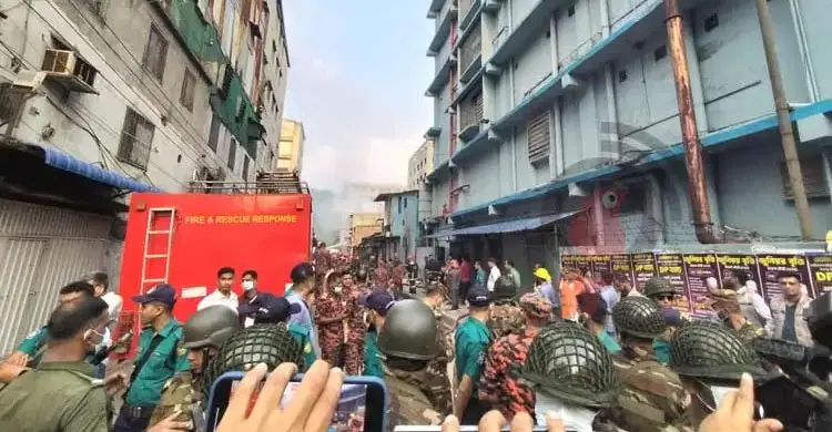এক আগুনেই গেলো ১৬ প্রাণ, কবে টনক নড়বে কর্তৃপক্ষের?