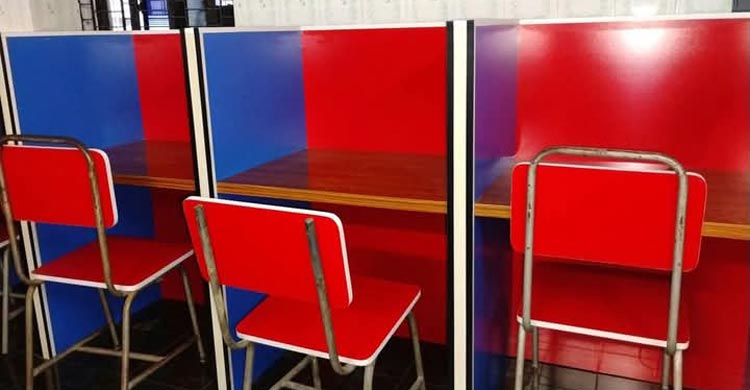 গণরুম এখন সুসজ্জিত রিডিংরুম