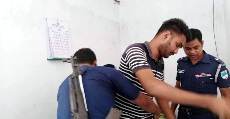 পরীক্ষা দিতে এসে নিষিদ্ধ ঘোষিত ছাত্রলীগ নেতা আটক