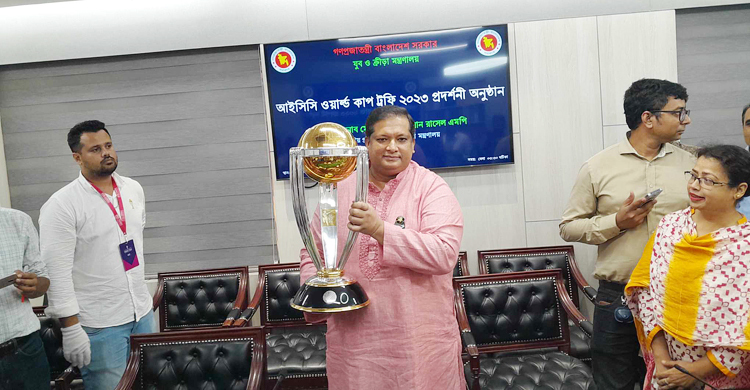 সচিবালয়ে আইসিসি বিশ্বকাপ ট্রফির প্রদর্শনী