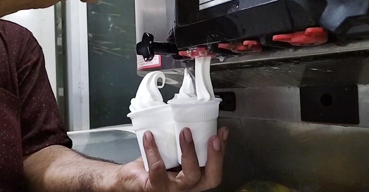 আইসক্রিমের জন্য ভিড় জমে ওয়ান মিনিটে