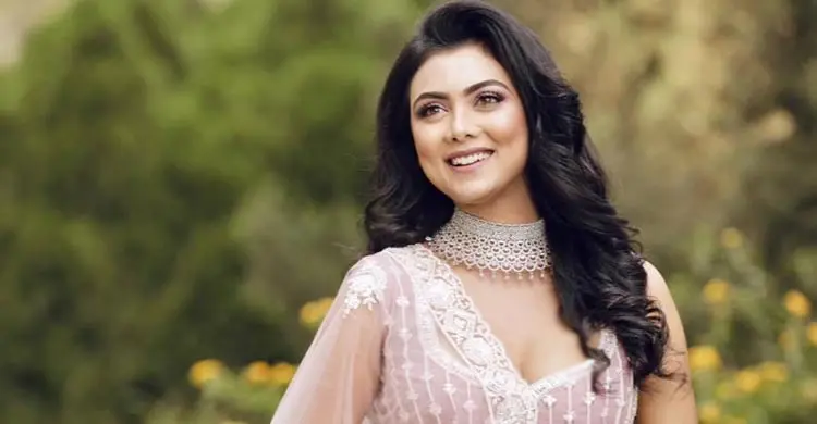 দেবীরূপে ইধিকা পাল, কতটা সত্য এই গুঞ্জন?