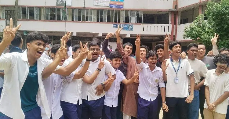 আইডিয়াল স্কুলে পাসের হার ৯৮.০২, কমেছে জিপিএ-৫