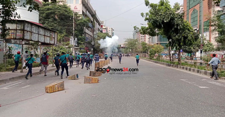 ধানমন্ডি আইডিয়াল কলেজ শিক্ষার্থীদের সঙ্গে পুলিশের সংঘর্ষ