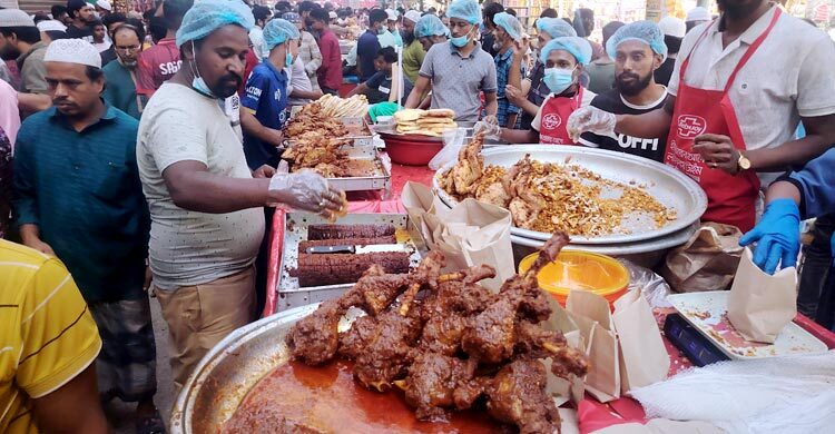 চকবাজারে ‘বড় বাপের পোলায় খায়’র চাহিদা বেশি