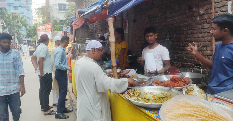 ইফতারিতে ভাজাপোড়া বাড়ায় হৃদরোগ-ফ্যাটিলিভারের ঝুঁকি