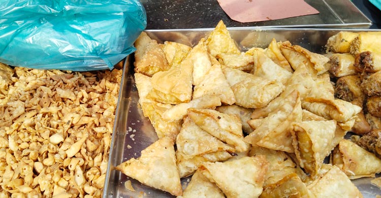 মতিঝিল-পল্টনের অলিগলিতে ইফতার, ভাজা-পোড়া বেশি