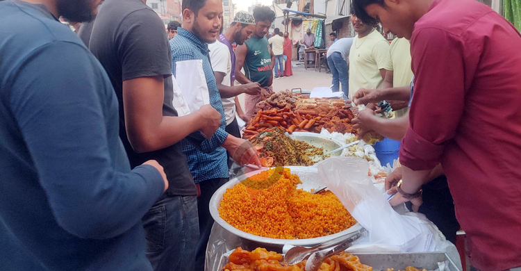 ইফতারিতে ভাজাপোড়া বাড়ায় হৃদরোগ-ফ্যাটিলিভারের ঝুঁকি