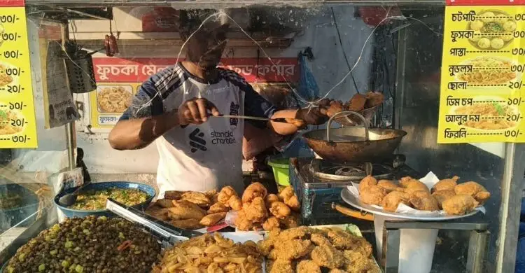 ৫ টাকার পেঁয়াজুতে জহিরুলের টিকে থাকার গল্প