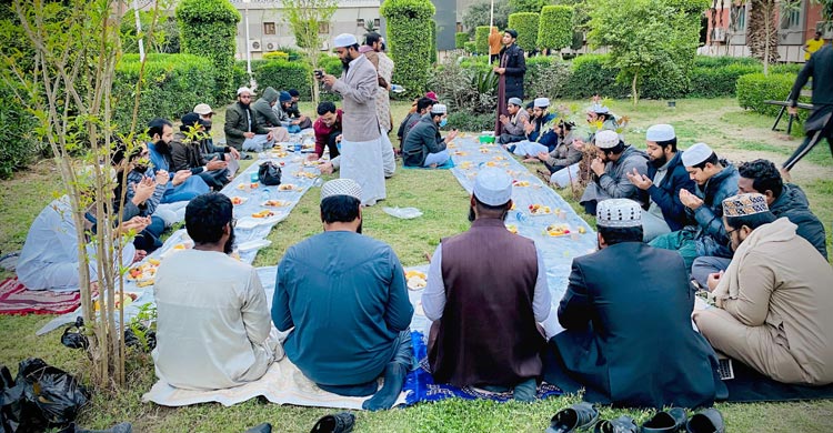 আল-আজহার বিশ্ববিদ্যালয়ে বাংলাদেশি শিক্ষার্থীদের ইফতার