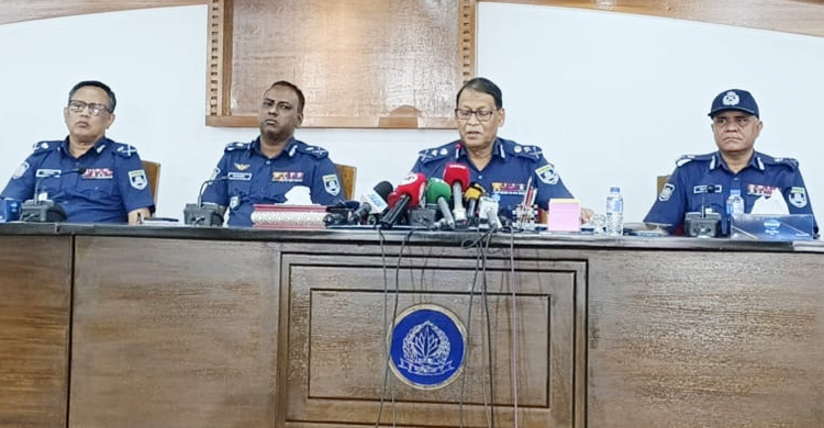 মামলার পরিবর্তে ‘লিখিত অভিযোগ’ নিলে ব্যবস্থা: আইজিপি