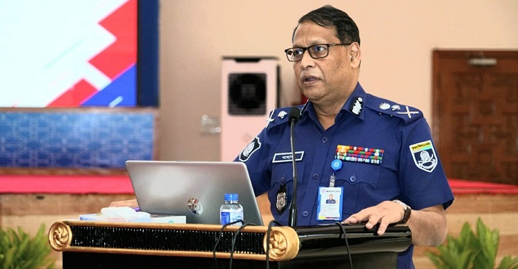 আইনশৃঙ্খলা রক্ষায় সর্বোচ্চ সতর্ক থেকে কাজ করার নির্দেশ আইজিপির