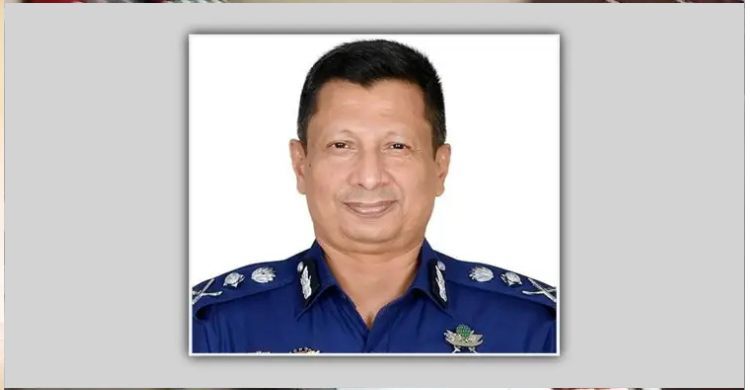 রায় ঘোষণার সময় কাঠগড়ায় তসবিহ জপেন সাবেক আইজিপি মামুন