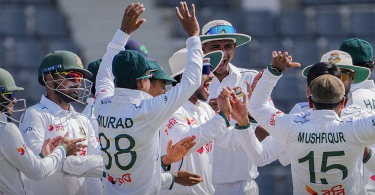 সকাল সকালই আইরিশদের তিনশর আগে গুটিয়ে দিলো বাংলাদেশ