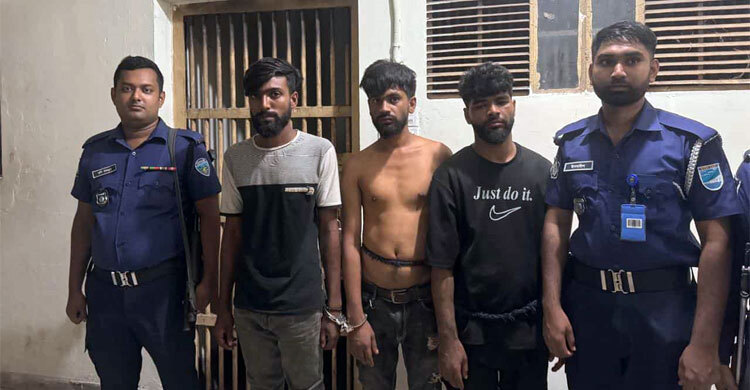 ভৈরবে মালবোঝাই পিকআপ ছিনতাইকালে ৩ যুবক আটক