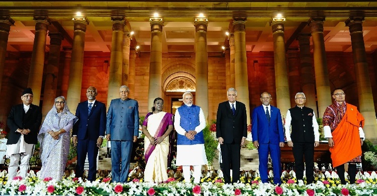 শেখ হাসিনা-নরেন্দ্র মোদীর সংক্ষিপ্ত শুভেচ্ছা বিনিময়