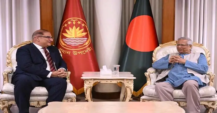 প্রধান উপদেষ্টার সঙ্গে পাকিস্তানের হাইকমিশনারের সৌজন্য সাক্ষাৎ