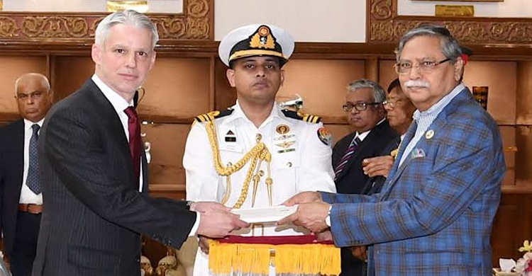 মিয়ানমারের ওপর চাপ অব্যাহত রাখার আহ্বান রাষ্ট্রপতির