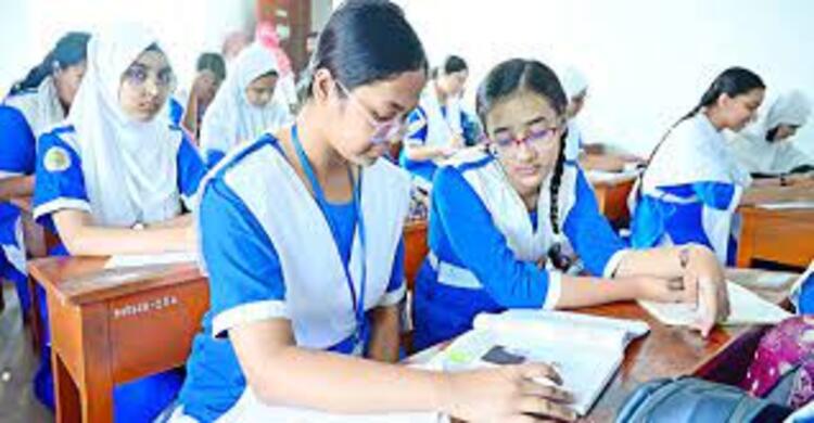 বাংলায় স্নাতক শিক্ষার্থী বলতে পারেন না কবিতা!