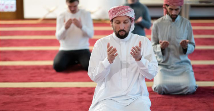 নামাজ অবস্থায় ভুল করে কাউকে সালাম দিলে কি নামাজ ভেঙে যাবে?