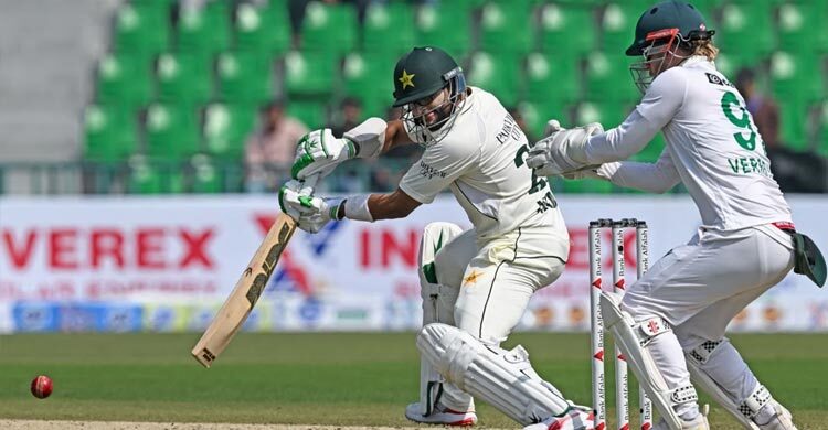 ইমামের সেঞ্চুরি মিস, চার ফিফটিতে ভালো অবস্থানে পাকিস্তান