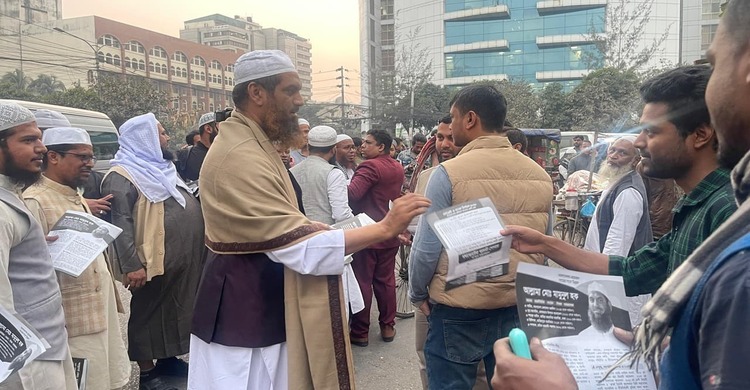 মোহাম্মদপুরে রিকশা প্রতীকে নির্বাচনী প্রচারণা চালাচ্ছেন মামুনুল হকের