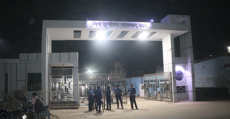 বগুড়ায় পুলিশ সুপারের বাসভবনের ফটকে হাতবোমা বিস্ফোরণ