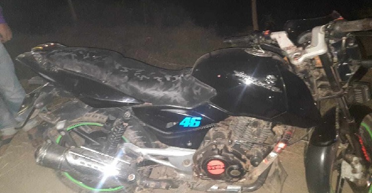 নেহারি খেতে বেরিয়ে ট্রাকের ধাক্কায় প্রাণ গেলো তিন বন্ধুর