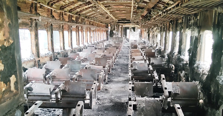 বেনাপোল এক্সপ্রেসের পুড়ে যাওয়া বগি মেরামত হচ্ছে সৈয়দপুরে