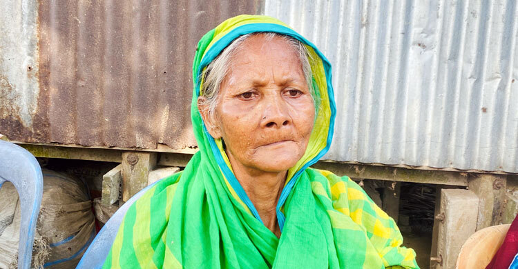 ফেসবুকের কল্যাণে এক যুগ পর বাড়ি ফিরলো মা