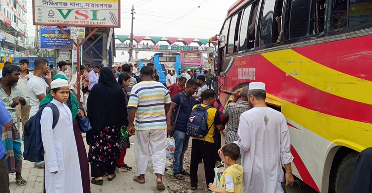 ঢাকা-চট্টগ্রাম মহাসড়কে বেড়েছে যাত্রীর চাপ