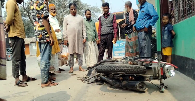 চাকরির পরীক্ষা দিতে যাওয়ার সময় সড়কে প্রাণ গেলো চাচা-ভাতিজির