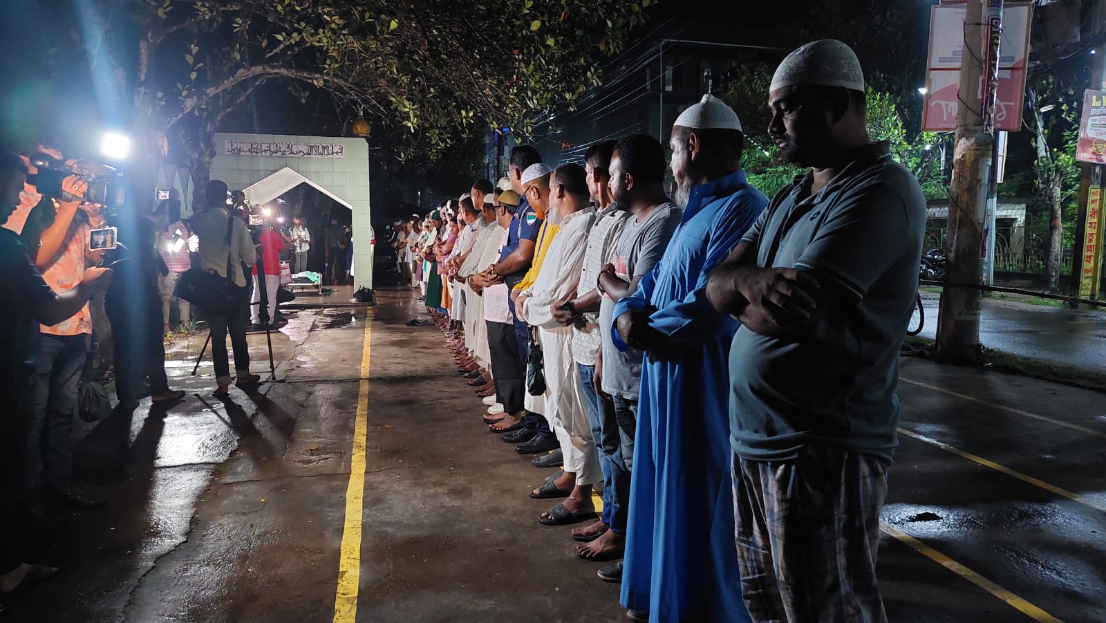 ফরিদা পারভীনের সমাধি থেকে যা বললেন ফরহাদ মজহার