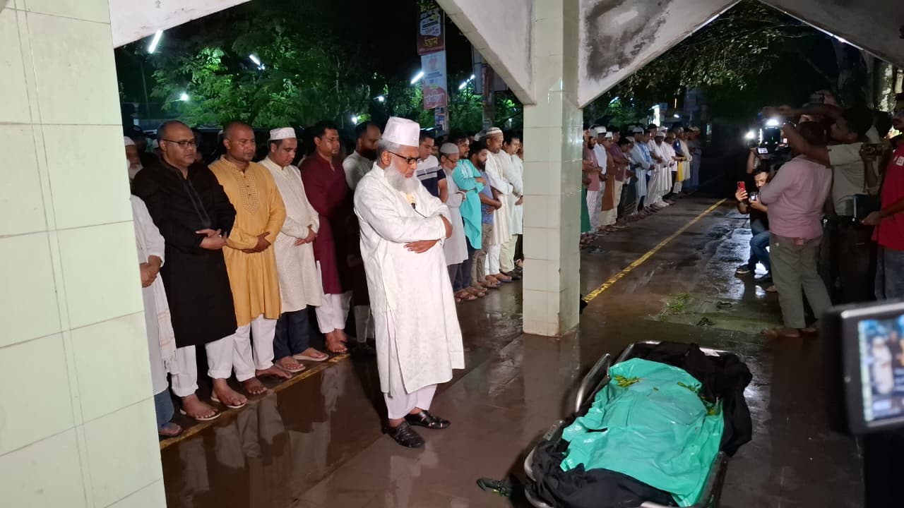 ফরিদা পারভীনের সমাধি থেকে যা বললেন ফরহাদ মজহার