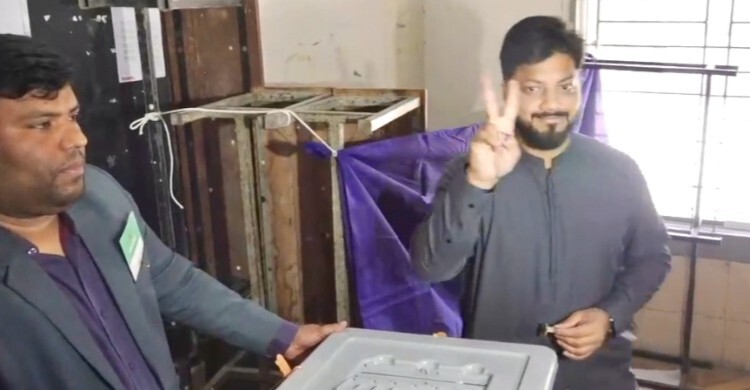 ভোট দিয়ে সন্তুষ্ট ইশরাক