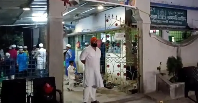 মসজিদের দেখভাল করেন হিন্দু যুবক, রাখেন ‘রোজাও’