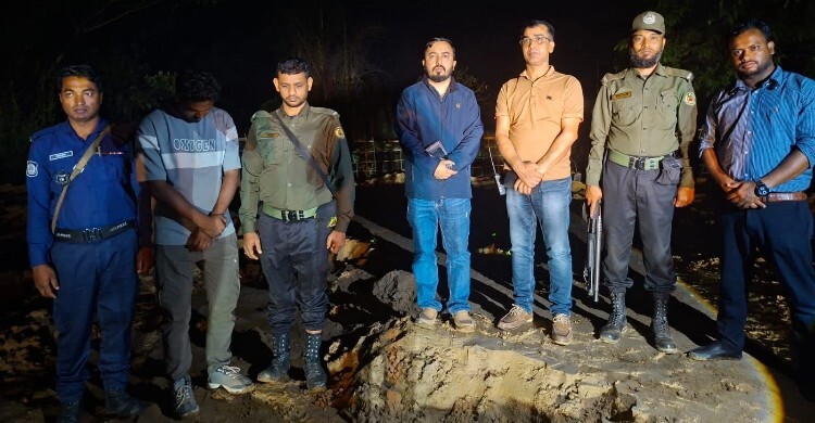 হালদা থেকে বালু উত্তোলনের দায়ে ৫০ হাজার টাকা জরিমানা