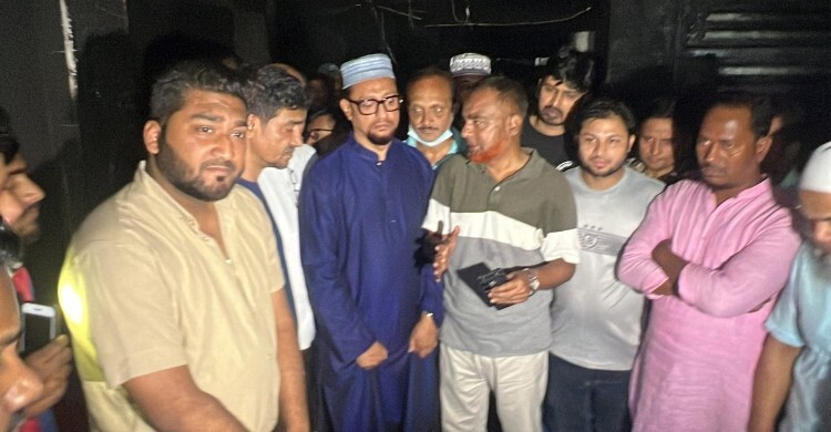টেরিবাজারে অগ্নিকাণ্ড: নিহতদের প্রতি শোক জানিয়ে সহায়তার আশ্বাস মেয়রের